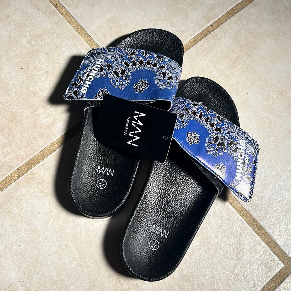 BooHooMan Quavo Bandana Print Slides